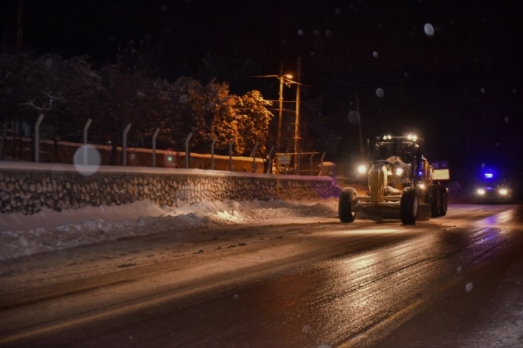 Bursa B&uuml;y&uuml;kşehir sahada, ulaşım yolunda
