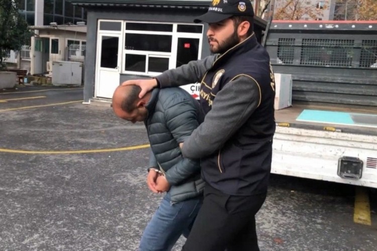 Refakat&ccedil;i gibi oda oda dolaştı! Bulduğunu &ccedil;aldı...
