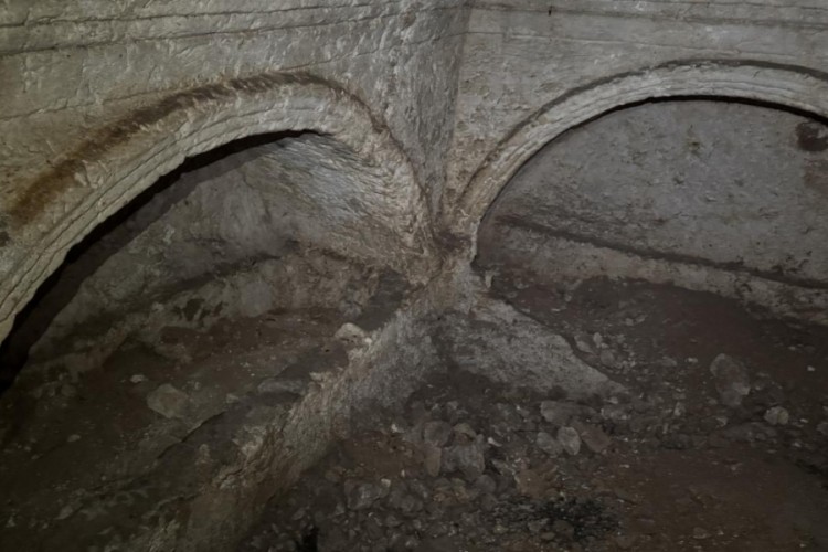 Adıyaman'da 1800 yıllık kubbeli mezar odası bulundu
