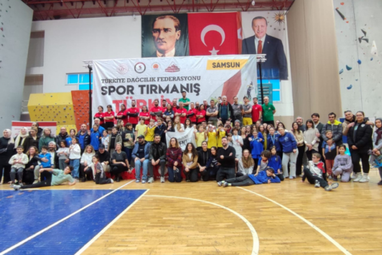 İneg&ouml;l Belediyespor sezonu 3 T&uuml;rkiye şampiyonluğu ile tamamladı