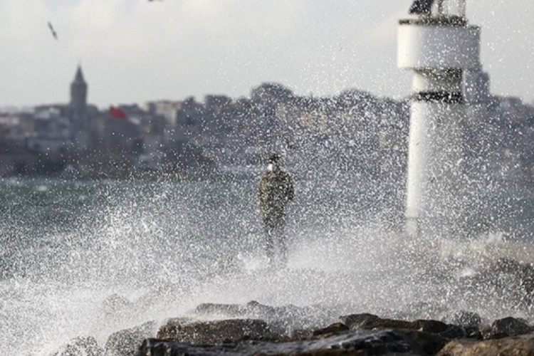 İstanbul Valiliğinden fırtına uyarısı!