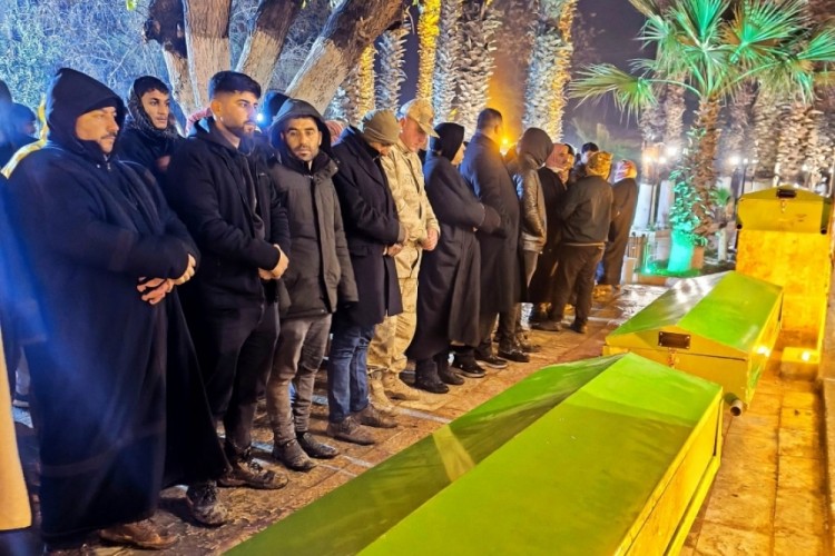 Kar faciasında &ouml;len 3 &ccedil;ocuk g&ouml;zyaşları arasında toprağa verildi