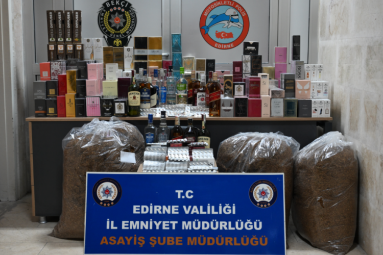 Edirne'de &ccedil;ok sayıda sentetik ecza hap ve ka&ccedil;ak &uuml;r&uuml;n ele ge&ccedil;irildi