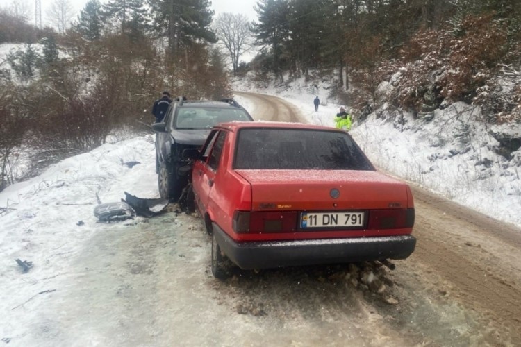 Bilecik'te meydana gelen trafik kazasında 4 kişi yaralandı
