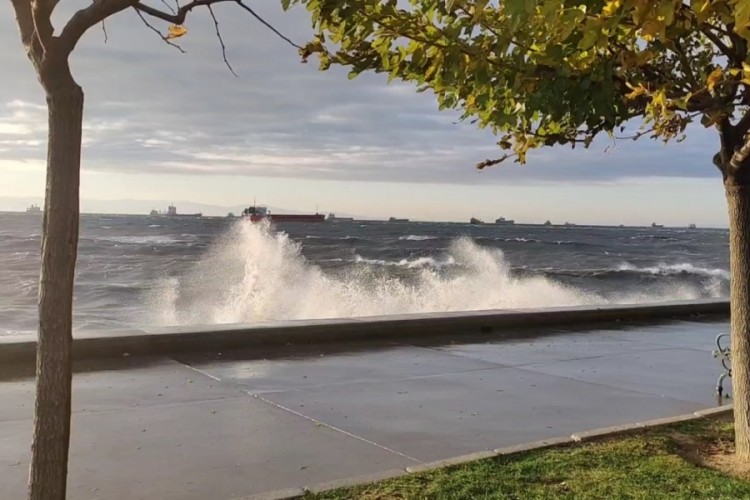 İstanbul'da bazı vapur seferleri iptal edildi