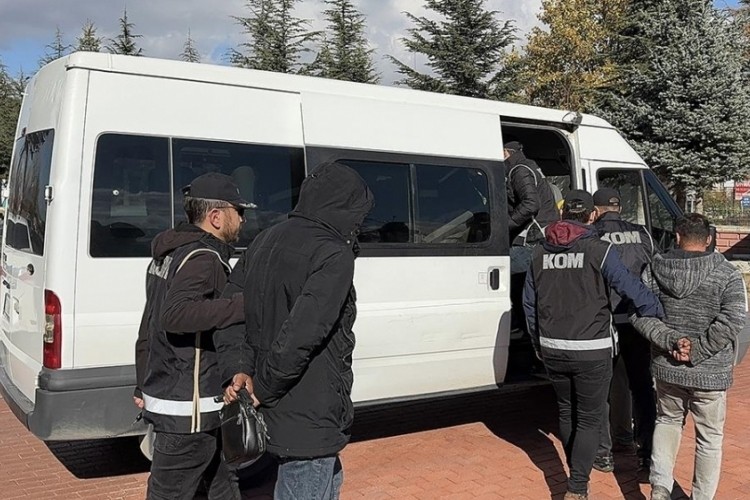 Paravan şirketlerle milyonluk vurgun! &Ccedil;ok sayıda kişi tutuklandı