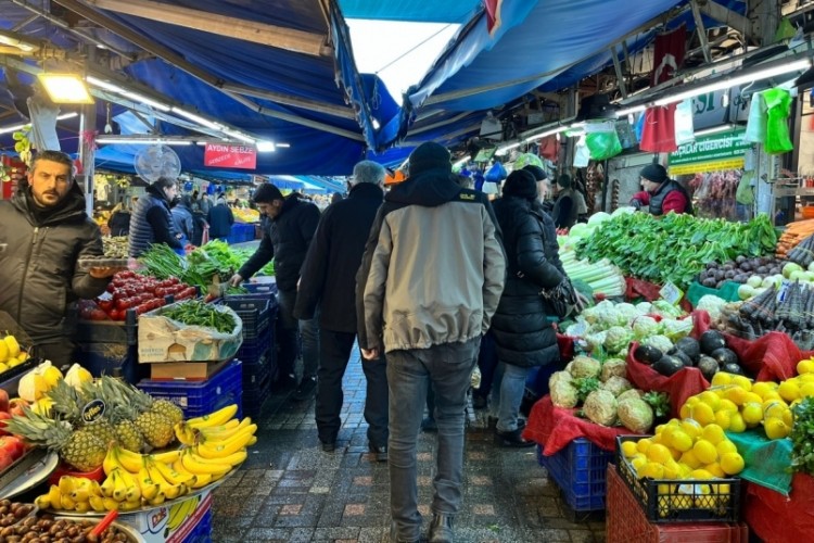 Kış geldi etiketler y&uuml;kseldi! İşte Bursa pazarlarındaki son fiyatlar...
