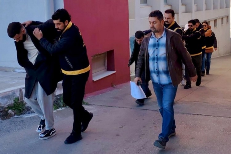 Arkadaşını &ouml;ld&uuml;ren ş&uuml;pheli: "Hi&ccedil;bir sebep yokken beni d&ouml;vm&uuml;şt&uuml;"