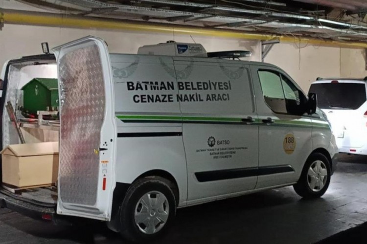 Damda kar temizlerken d&uuml;şen yaşlı adam hayatını kaybetti