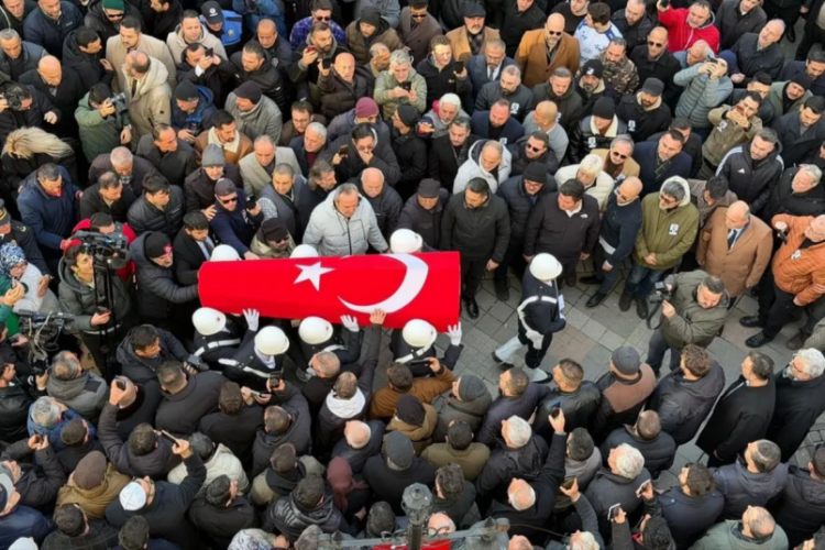 Kahraman şehitlerimize veda! Cenaze t&ouml;reninde g&ouml;zyaşları sel oldu