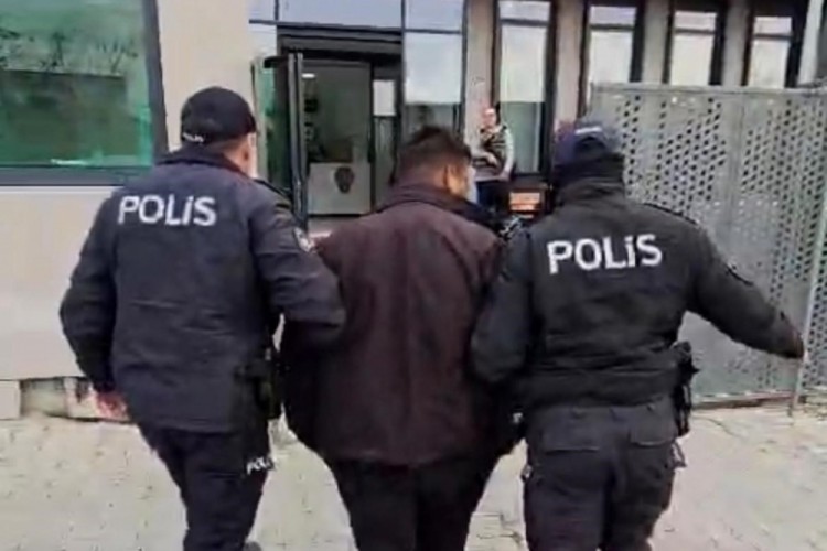 İzmir'de 52 yıl hapisle aranan h&uuml;k&uuml;ml&uuml; yakalandı