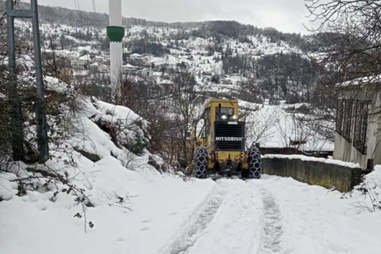 Sinop'ta kar ve buzlanma nedeniyle taşımalı eğitime ara