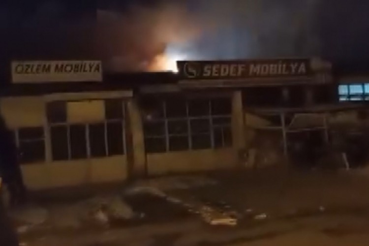 Sivas'ta mobilya at&ouml;lyesinde yangın