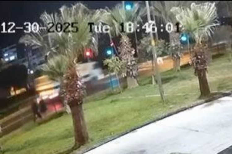 Kamyonetin &ccedil;arptığı 15 yaşındaki &ccedil;ocuk ağır yaralandı