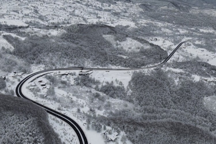 Bolu Dağı ulaşıma a&ccedil;ık, manzara b&uuml;y&uuml;leyici