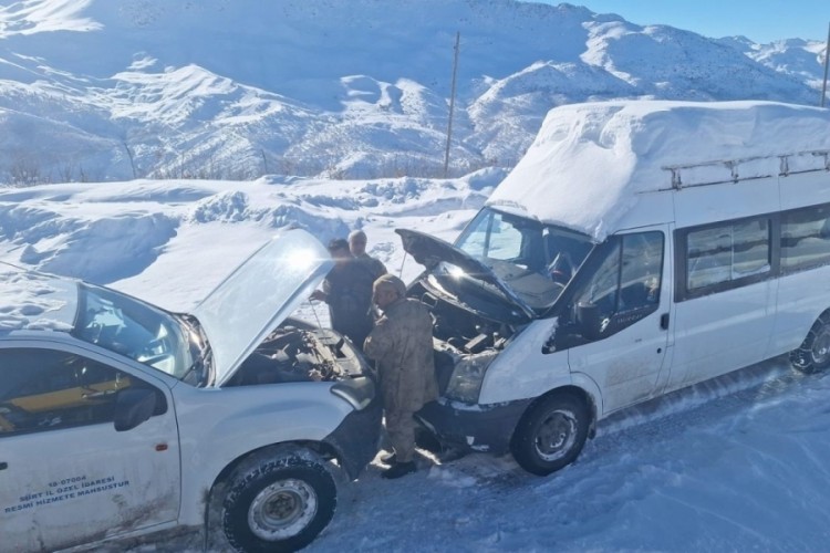 Kardan kapanan 278 k&ouml;y yolu ulaşıma a&ccedil;ıldı