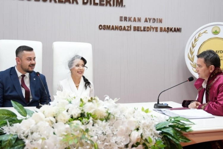 Bursa'da yılın son nikahı! Duygu dolu anlar...