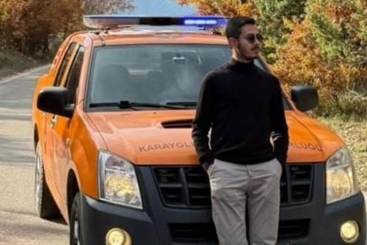 Karayolları &ccedil;alışanı gen&ccedil; adam evinde &ouml;l&uuml; bulundu