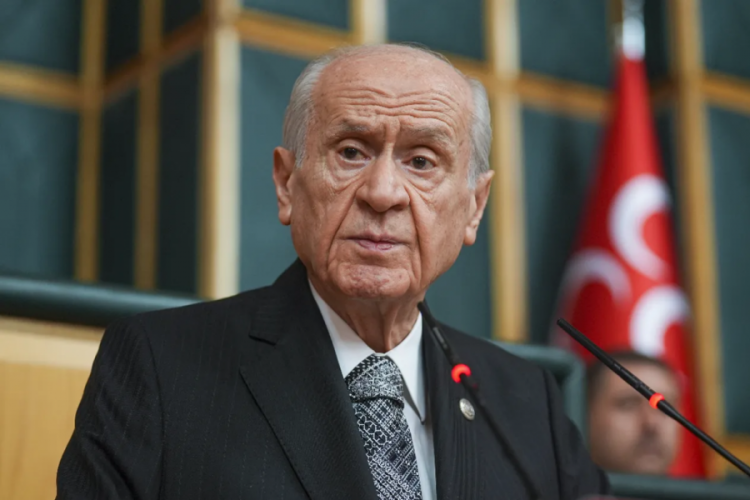 Devlet Bah&ccedil;eli'den yeni yıl mesajı: &Ccedil;alkantılı bir yılı geride bırakıyoruz