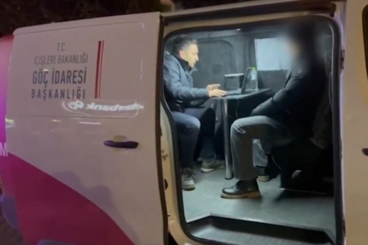 G&ouml;&ccedil; İdaresi, yılbaşı tedbirleri kapsamında 4 bin 575 personelle sahada