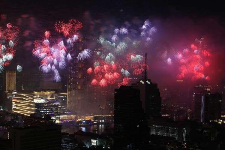 Tayland'da 2026 yılı havai fişek g&ouml;sterileriyle kutlandı