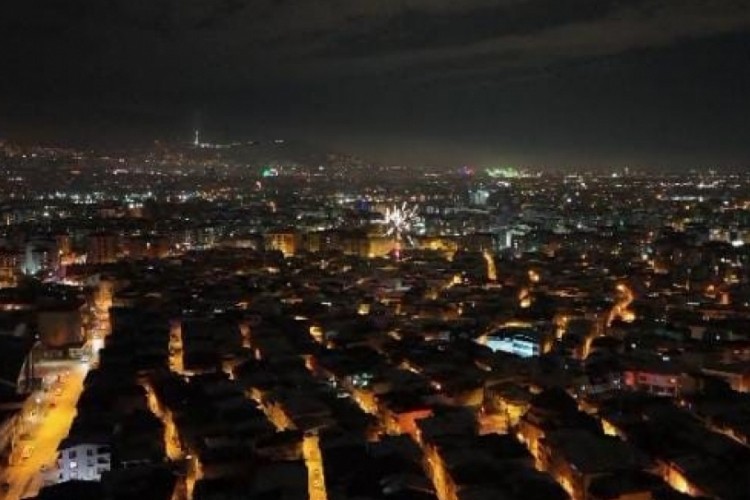 Bursa'da geceyi aydınlatan yeni yıl kutlaması