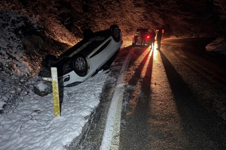 Bursa'da kaygan yol az kalsın felakete neden oluyordu!