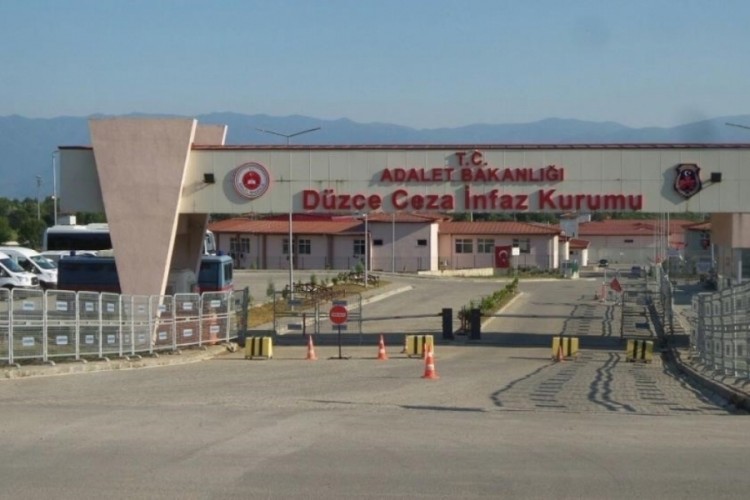 D&uuml;zce'de &ccedil;eşitli su&ccedil;lardan aranan 121 şahıs yakalandı