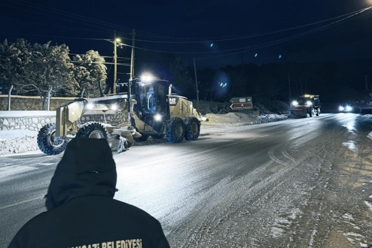 Bursa Osmangazi'de kar yağışına hızlı ve etkin m&uuml;dahale