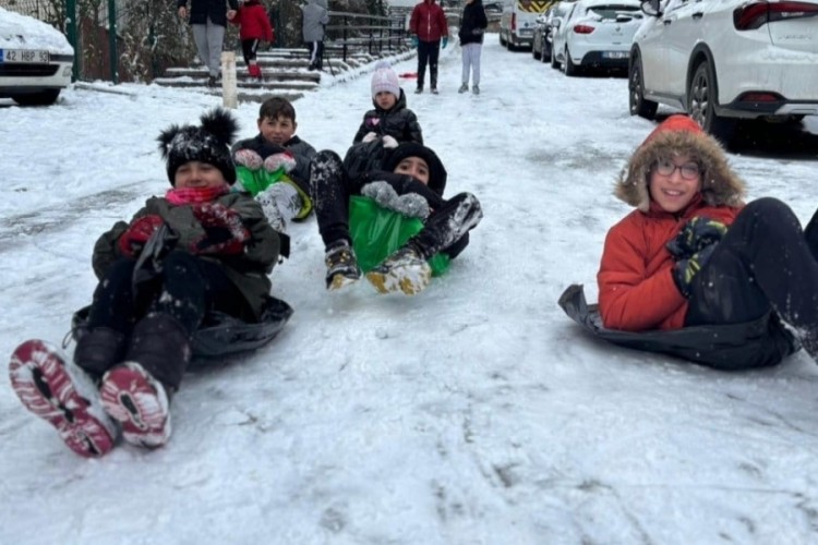 Ankara'da kar 15 santimetreyi ge&ccedil;ti