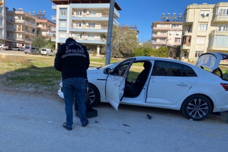 seyir halindeki otomobile silahlı saldırı: 1 yaralı