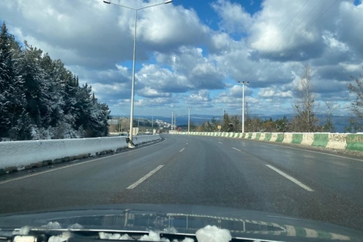 Yeni yılın ilk g&uuml;n&uuml; Bursa'da caddeler boş kaldı!
