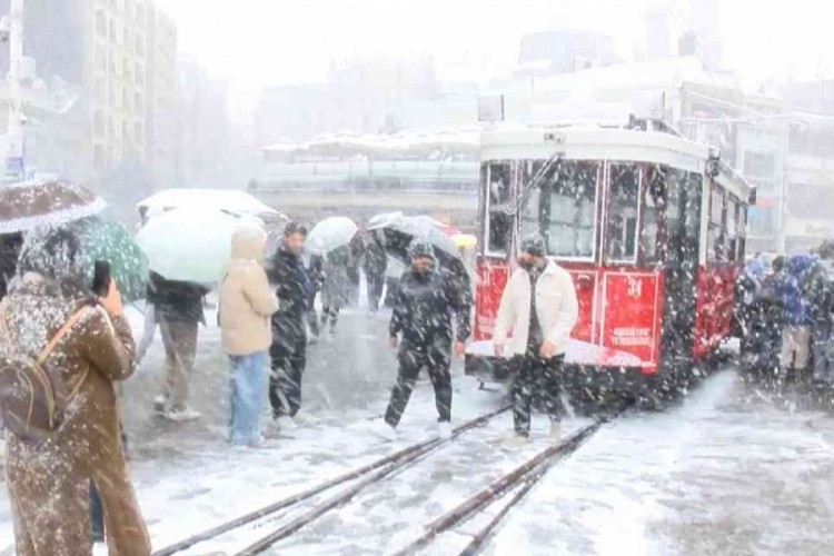 Taksim bembeyaz oldu!