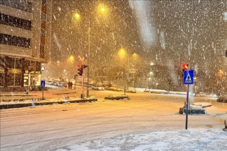 Erzurum'da okullar tatil edildi