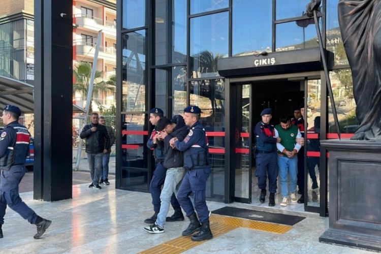 Polislerin &uuml;zerine motosiklet s&uuml;r&uuml;p kayda almışlardı! Bakın sonları ne oldu...