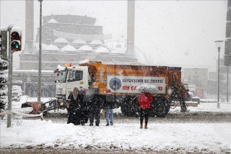 Kayseri'de eğitim- &ouml;ğretime 1 g&uuml;n ara verildi
