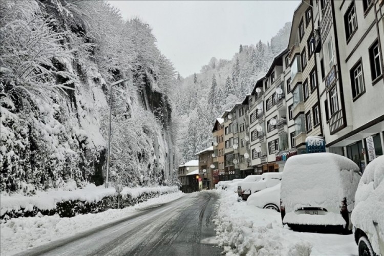 Rize il genelinde eğitime 1 g&uuml;n kar tatili