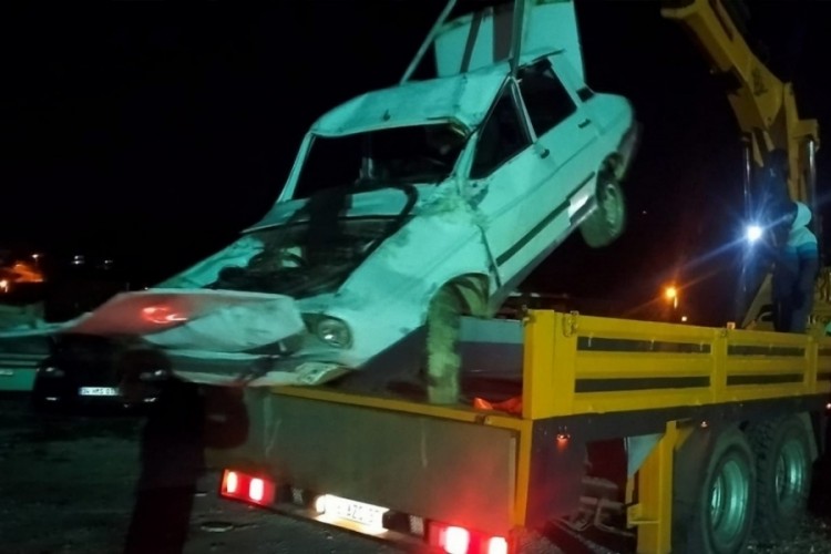 Otomobil şarampole yuvarlandı: 1 &ouml;l&uuml;