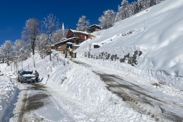 Rize'de 206 k&ouml;y yolu ulaşıma kapandı