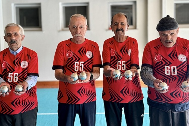 Huzurevindeki yaşlılar şampiyonluk hedefliyor!
