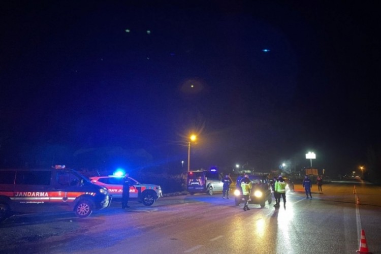 Bursa'da jandarmadan gece boyunca yılbaşı denetimi!