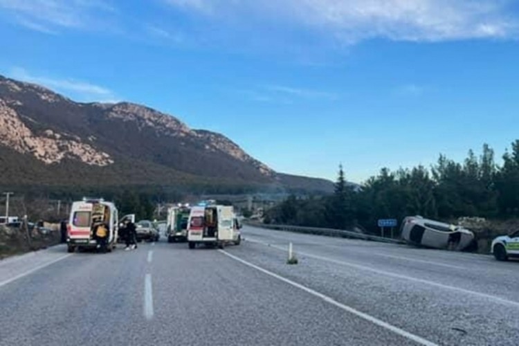 Muğla-Denizli karayolunda kaza: &Ccedil;ok sayıda yaralı var...