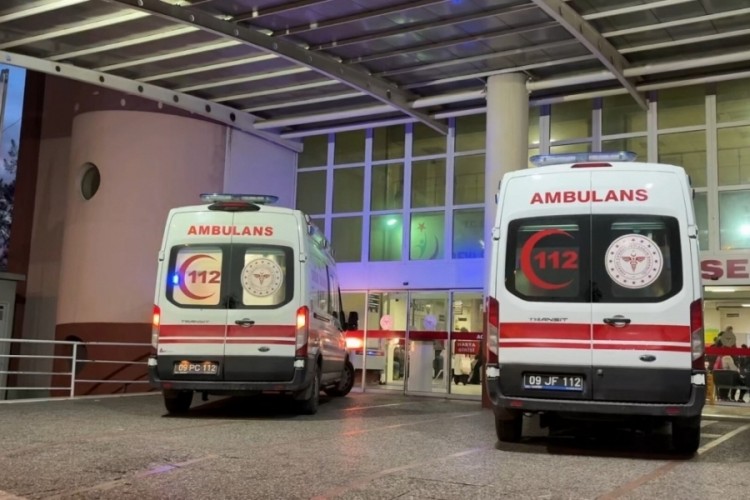 Kuruyemiş&ccedil;ide &ccedil;ıkan sıra tartışmasında d&uuml;şerek ağır yaralandı