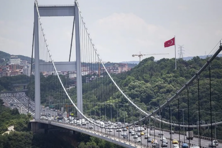 Otoyol ve k&ouml;pr&uuml;lerde 2025'te 1,1 milyardan fazla ara&ccedil; ge&ccedil;işi oldu
