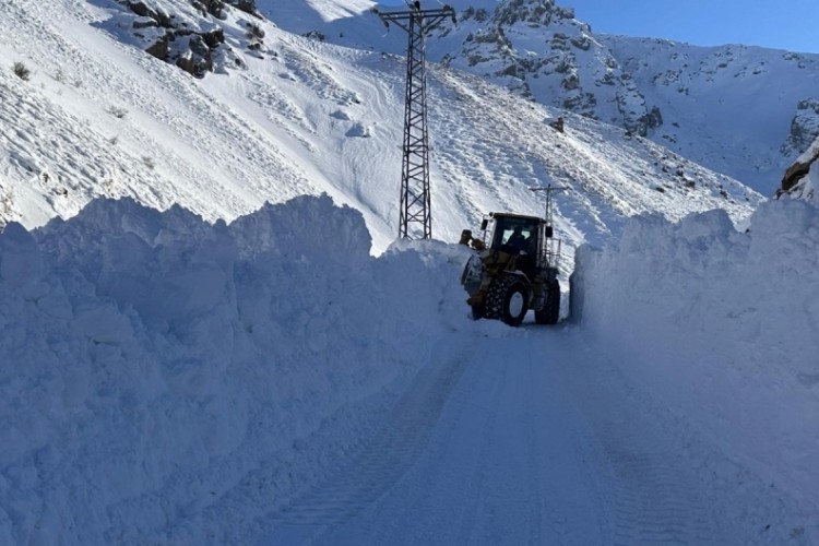 &Ccedil;ığ engeli kaldırıldı, 55 k&ouml;y yolu ulaşıma a&ccedil;ıldı