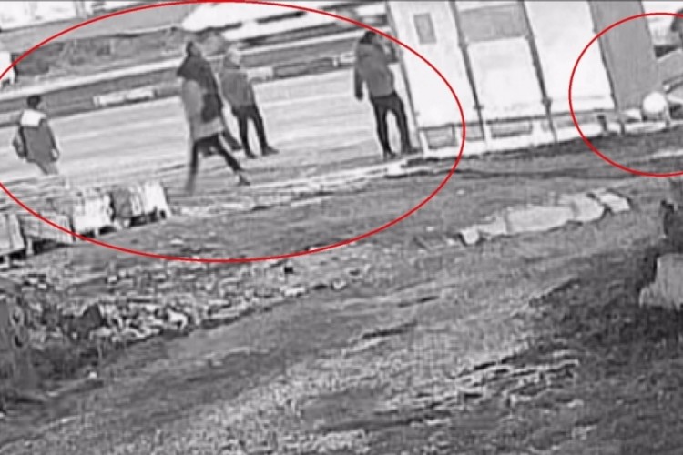 Zincirleme kazadan kıl payı kurtuldular: Panik anları kamerada...
