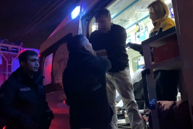 Alkoll&uuml; s&uuml;r&uuml;c&uuml; ekiplere direndi, "Emniyeti arayın" dedi