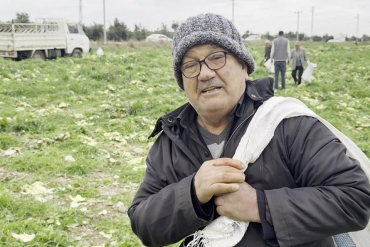 Bedava olduğunu duyan koştu geldi; &ccedil;uval &ccedil;uval aldılar