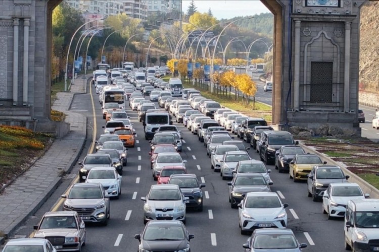 &Ouml;nlem alınmazsa trafik sorunu daha da derinleşecek!