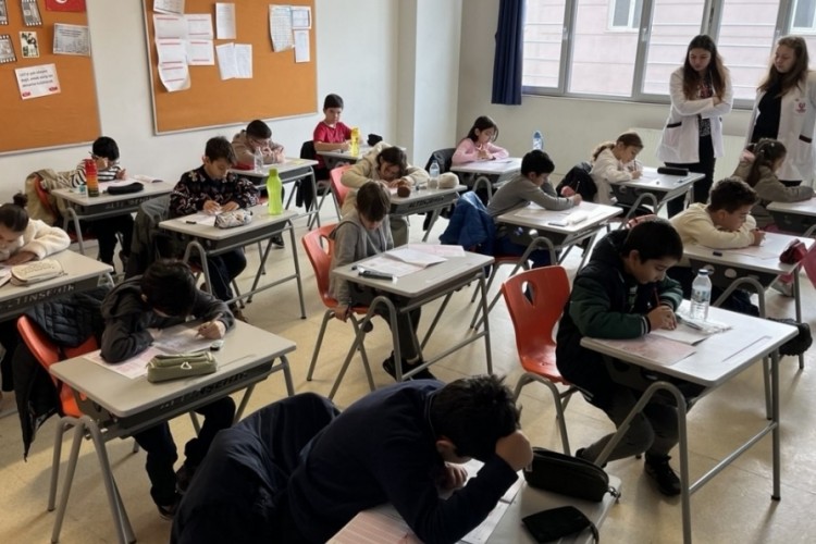 &Ouml;ğrenci ve velileri sınav heyecanı sardı